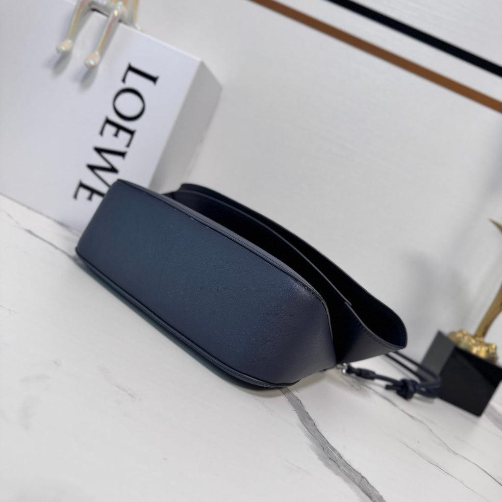 Loewe Medium Ola bag in smooth calfskin AP22P22X07  Lo90004