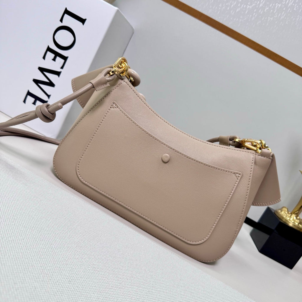 Loewe Medium Ola bag in smooth calfskin AP22P22X07  Lo90005