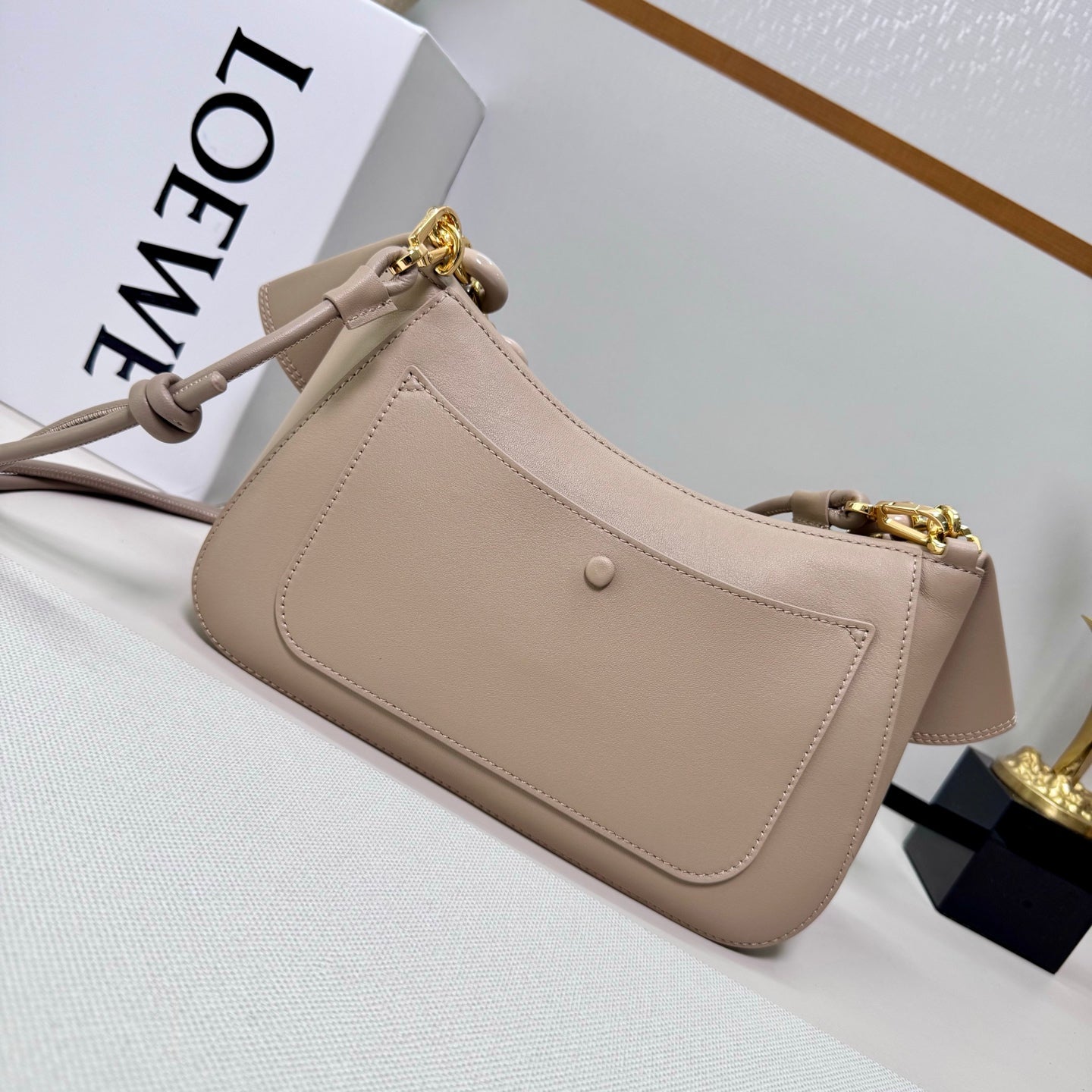 Loewe Medium Ola bag in smooth calfskin AP22P22X07  Lo90005