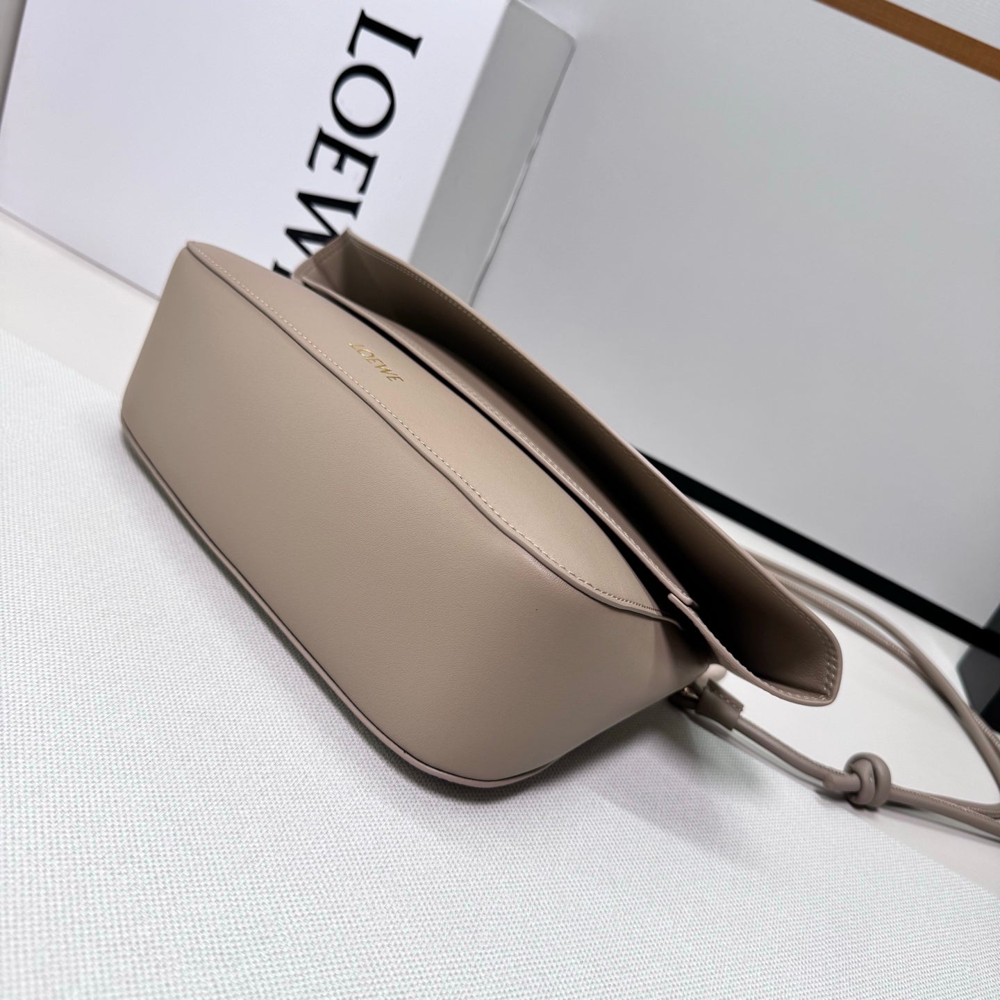 Loewe Medium Ola bag in smooth calfskin AP22P22X07  Lo90005