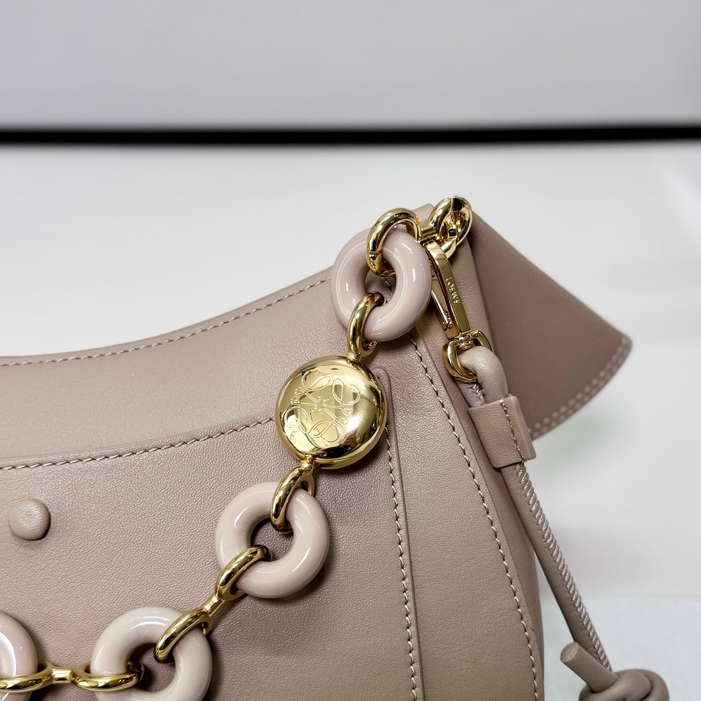 Loewe Medium Ola bag in smooth calfskin AP22P22X07  Lo90005