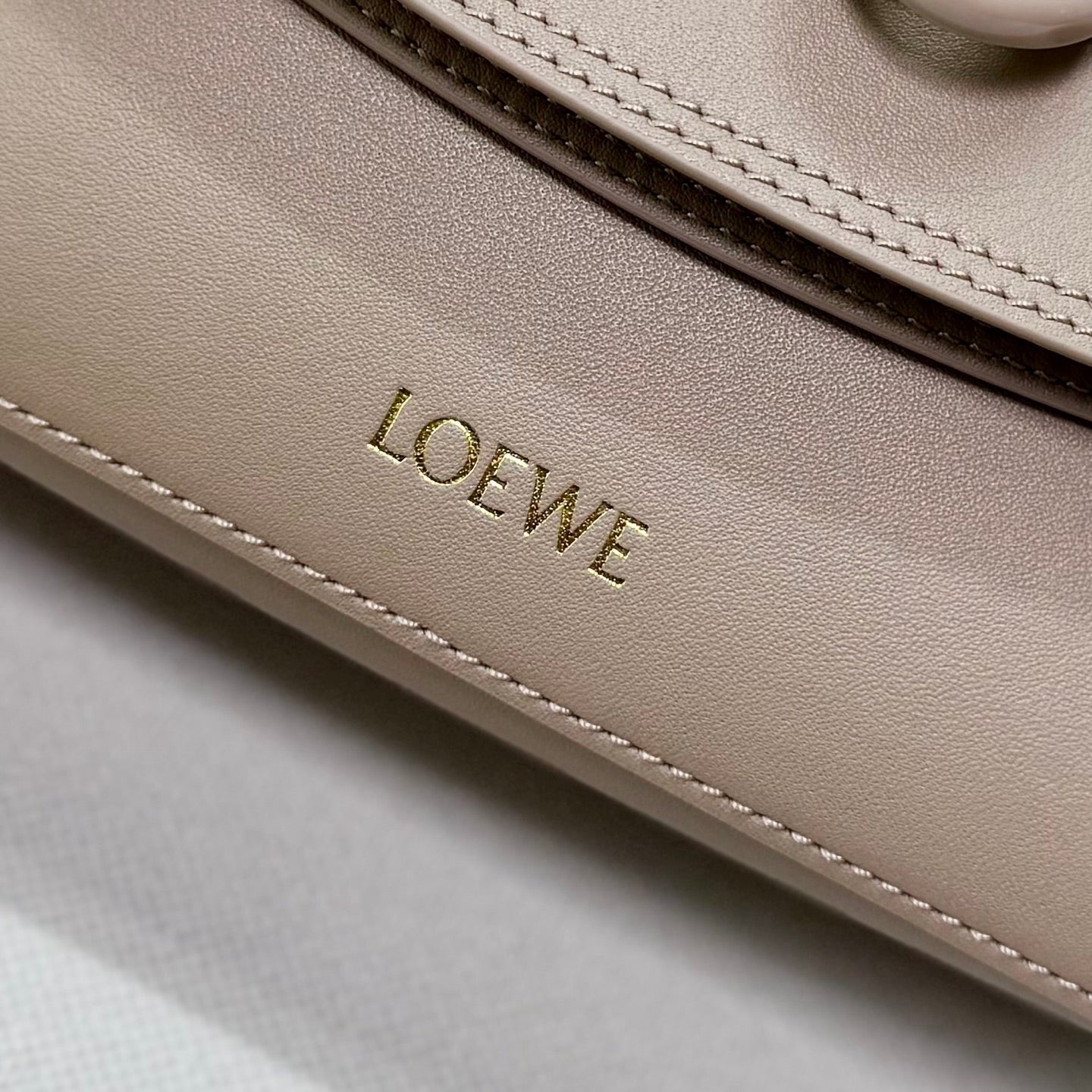 Loewe Medium Ola bag in smooth calfskin AP22P22X07  Lo90005