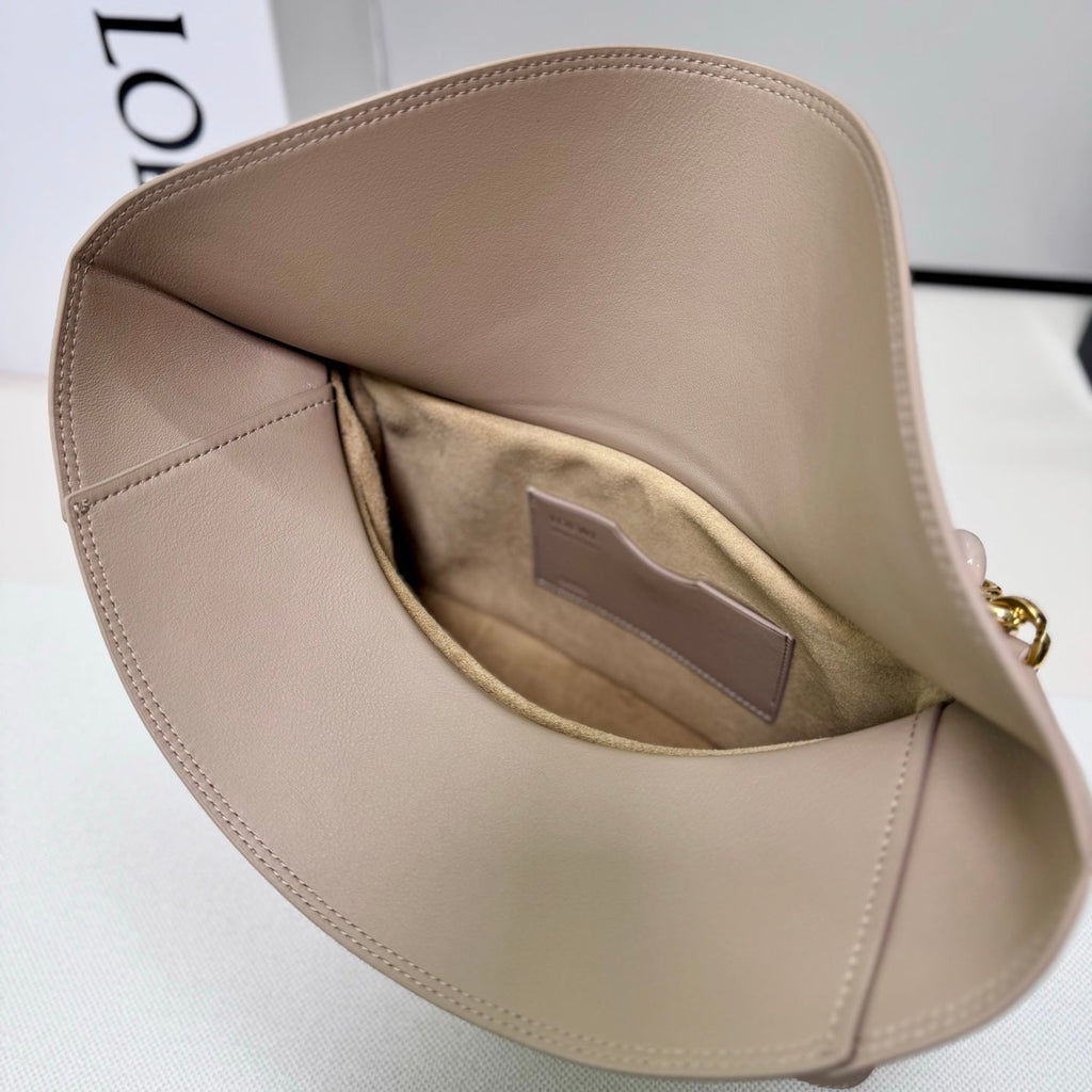 Loewe Medium Ola bag in smooth calfskin AP22P22X07  Lo90005