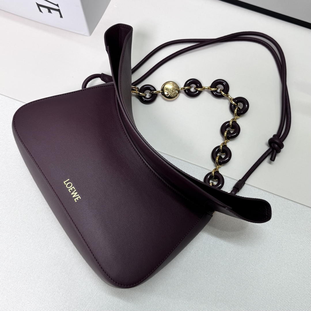 Loewe Medium Ola bag in smooth calfskin AP22P22X07  Lo90006