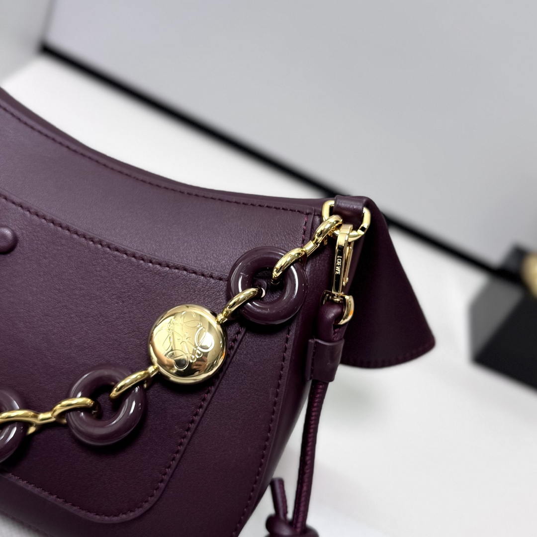 Loewe Medium Ola bag in smooth calfskin AP22P22X07  Lo90006
