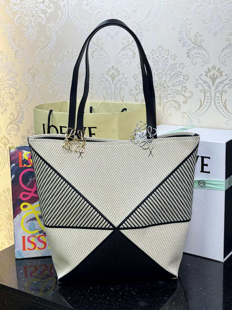 Loewe Medium Puzzle Fold tote in Linen embroidery A657G50X01 Beige and Black