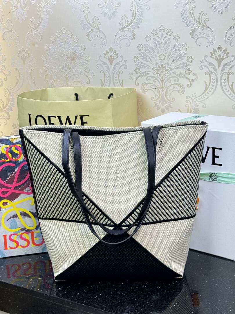 Loewe Medium Puzzle Fold tote in Linen embroidery A657G50X01 Beige and Black