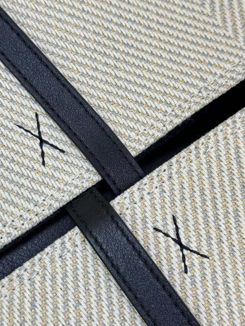 Loewe Medium Puzzle Fold tote in Linen embroidery A657G50X01 Beige and Black
