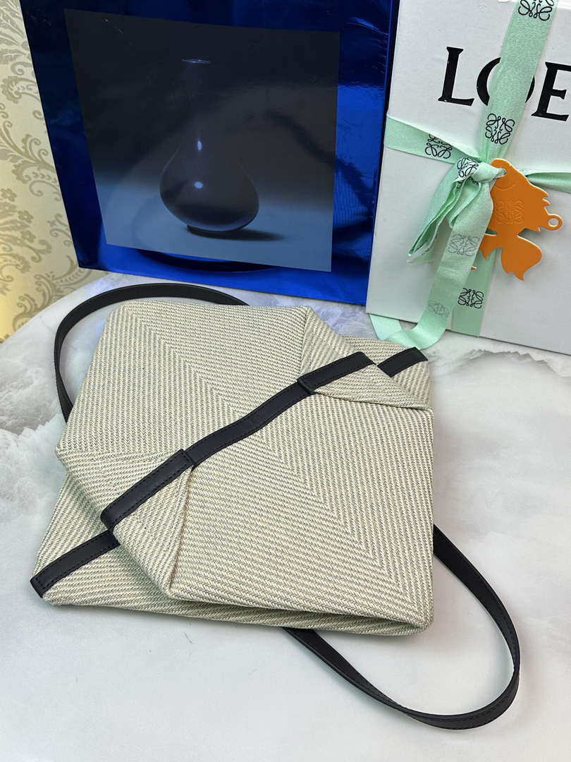 Loewe Medium Puzzle Fold tote in Linen embroidery A657G50X01 Beige