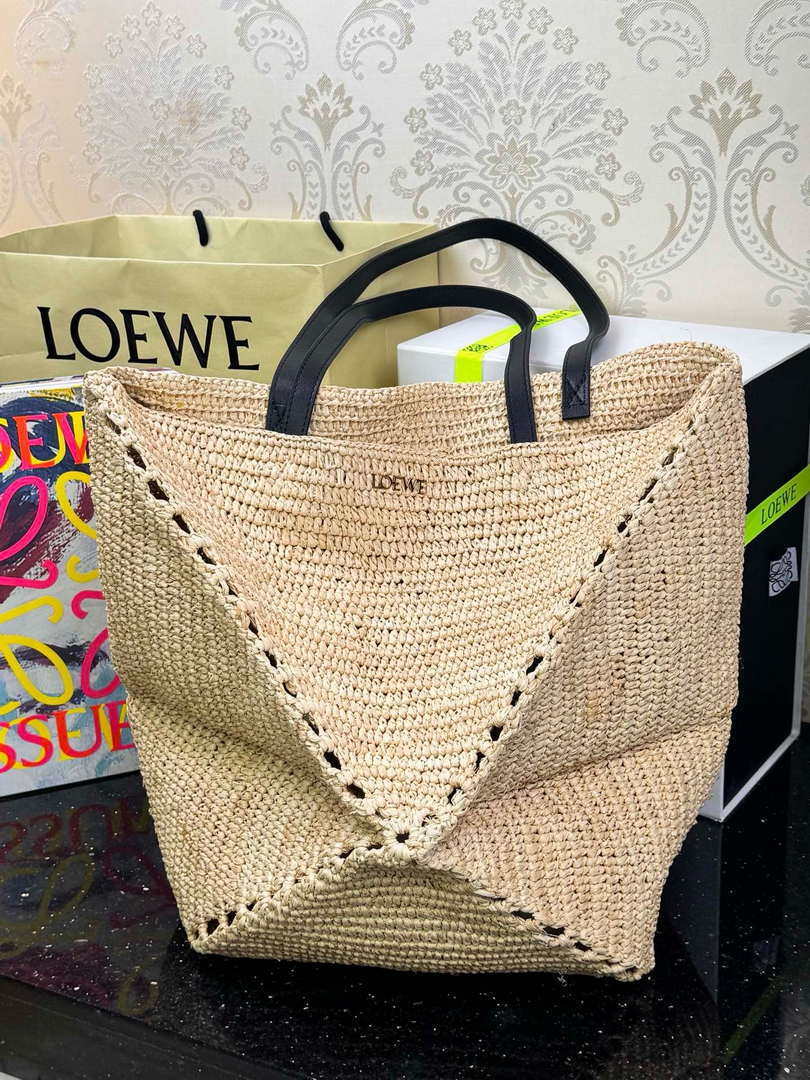 Loewe Medium Puzzle Fold tote in raffia Natural A779G50X08