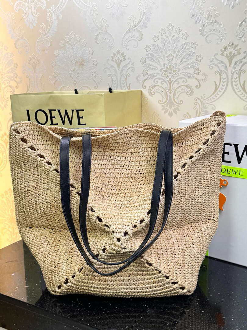 Loewe Medium Puzzle Fold tote in raffia Natural A779G50X08