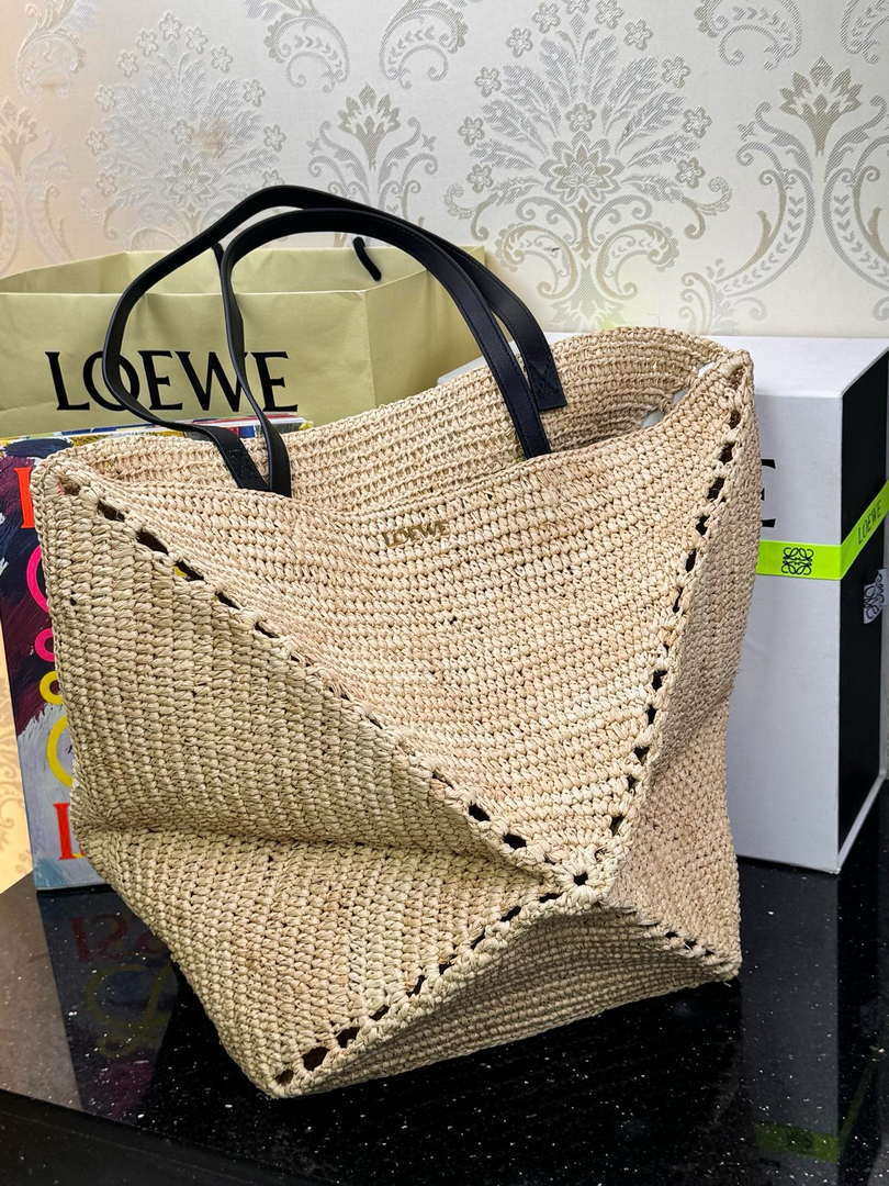 Loewe Medium Puzzle Fold tote in raffia Natural A779G50X08