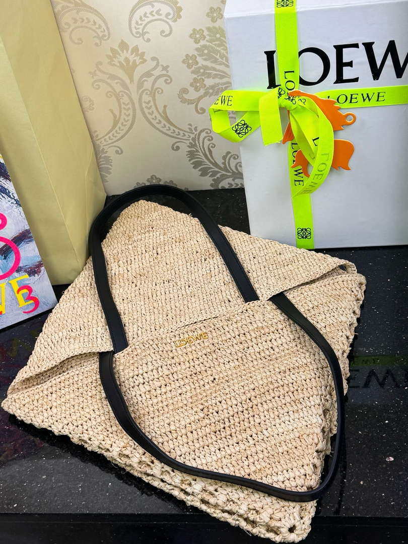 Loewe Medium Puzzle Fold tote in raffia Natural A779G50X08