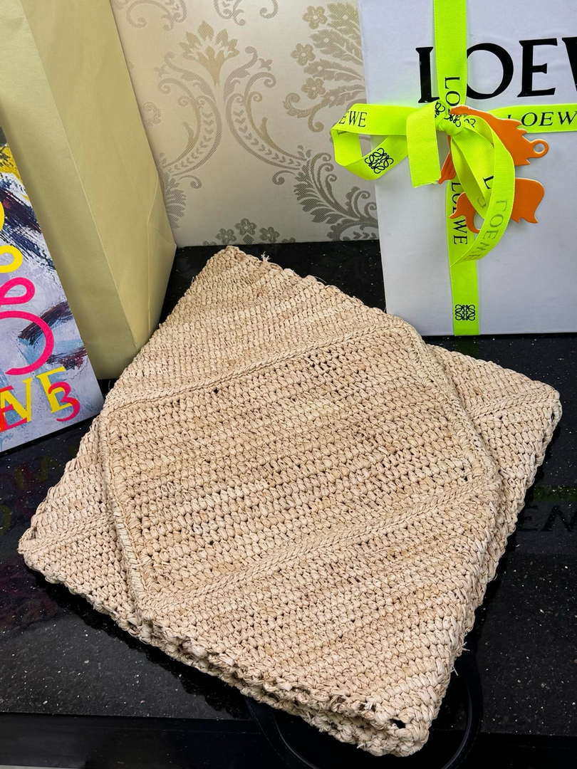 Loewe Medium Puzzle Fold tote in raffia Natural A779G50X08