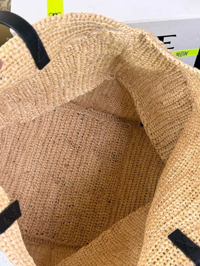 Loewe Medium Puzzle Fold tote in raffia Natural A779G50X08