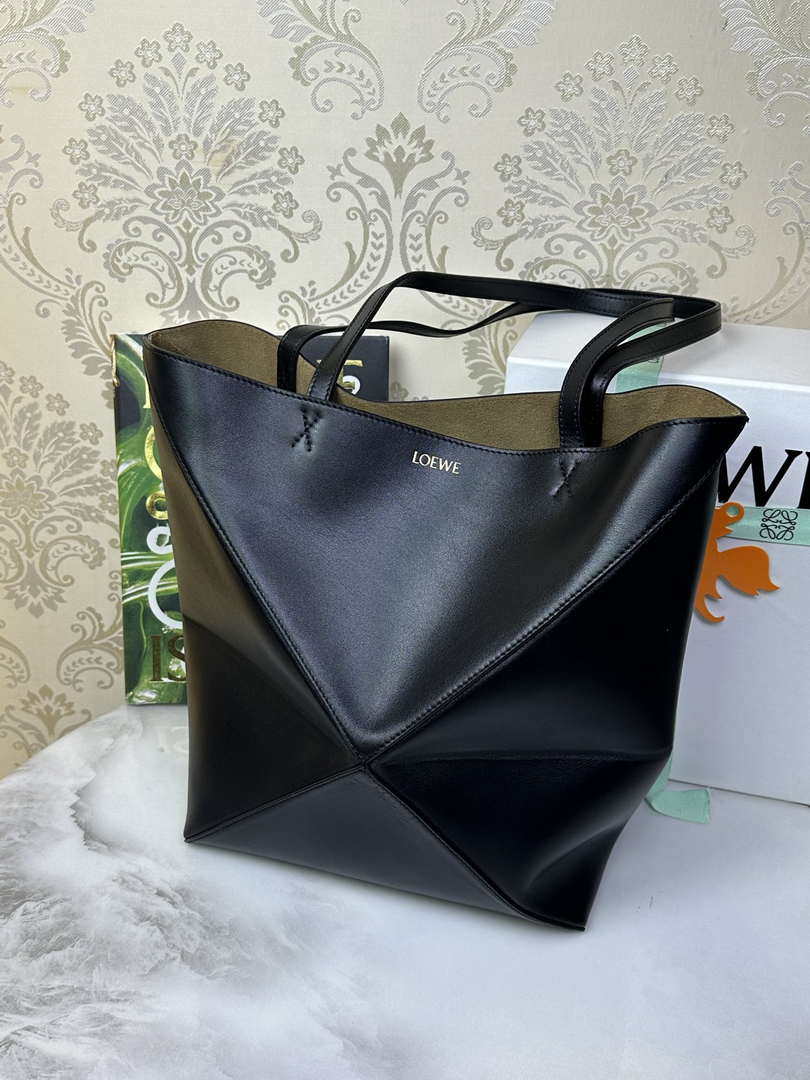 Loewe Medium Puzzle Fold tote in shiny calfskin A657G50X01 Black