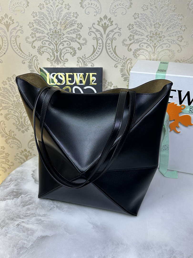 Loewe Medium Puzzle Fold tote in shiny calfskin A657G50X01 Black