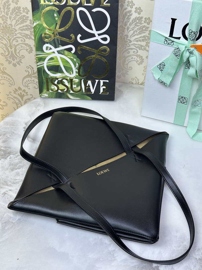 Loewe Medium Puzzle Fold tote in shiny calfskin A657G50X01 Black