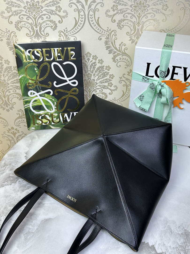 Loewe Medium Puzzle Fold tote in shiny calfskin A657G50X01 Black