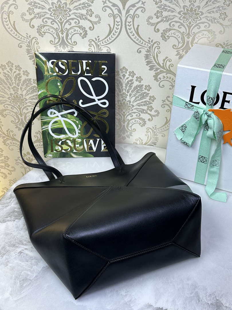 Loewe Medium Puzzle Fold tote in shiny calfskin A657G50X01 Black