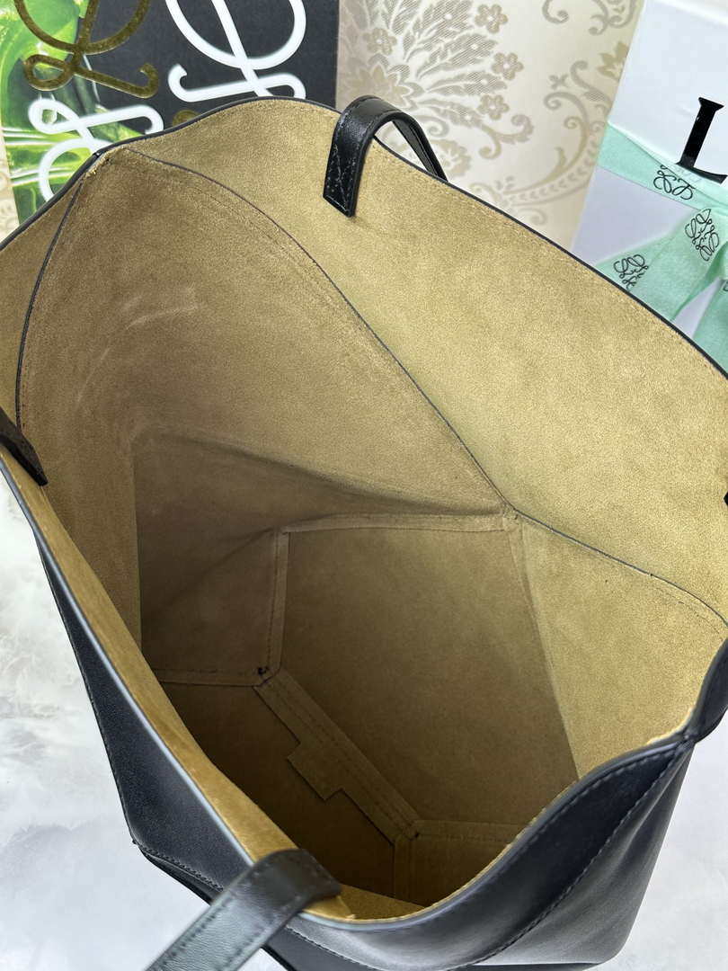 Loewe Medium Puzzle Fold tote in shiny calfskin A657G50X01 Black