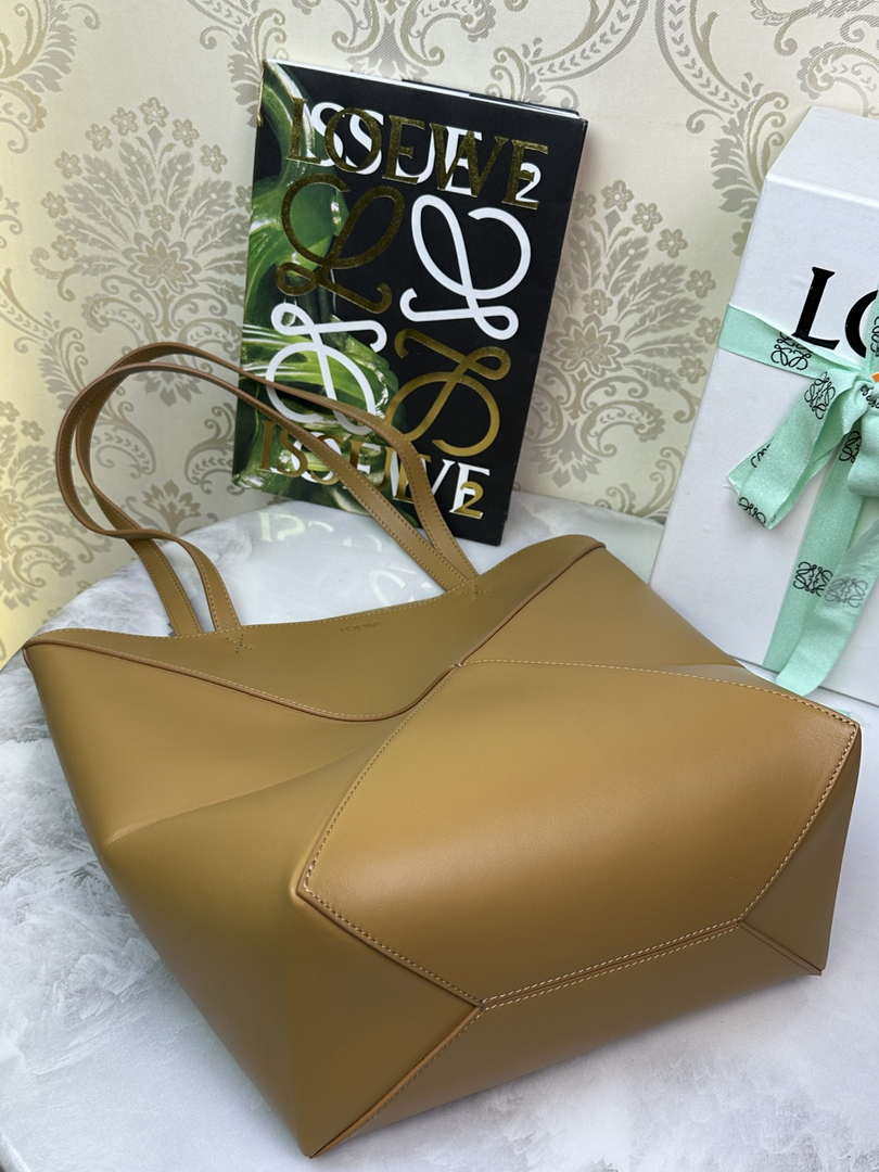 Loewe Medium Puzzle Fold tote in shiny calfskin A657G50X01 Brown