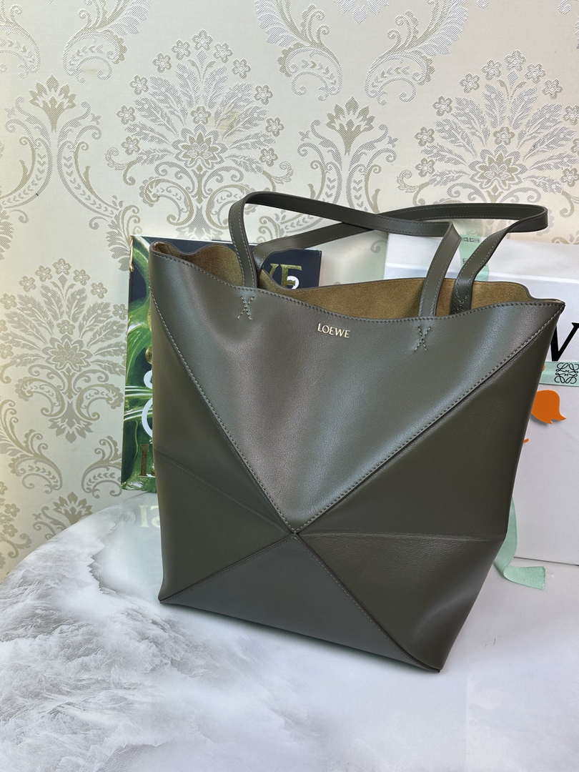 Loewe Medium Puzzle Fold tote in shiny calfskin A657G50X01 Dark Green