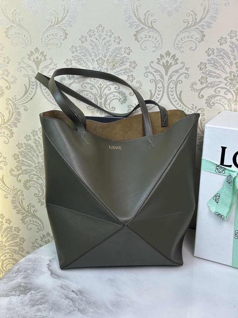 Loewe Medium Puzzle Fold tote in shiny calfskin A657G50X01 Dark Green