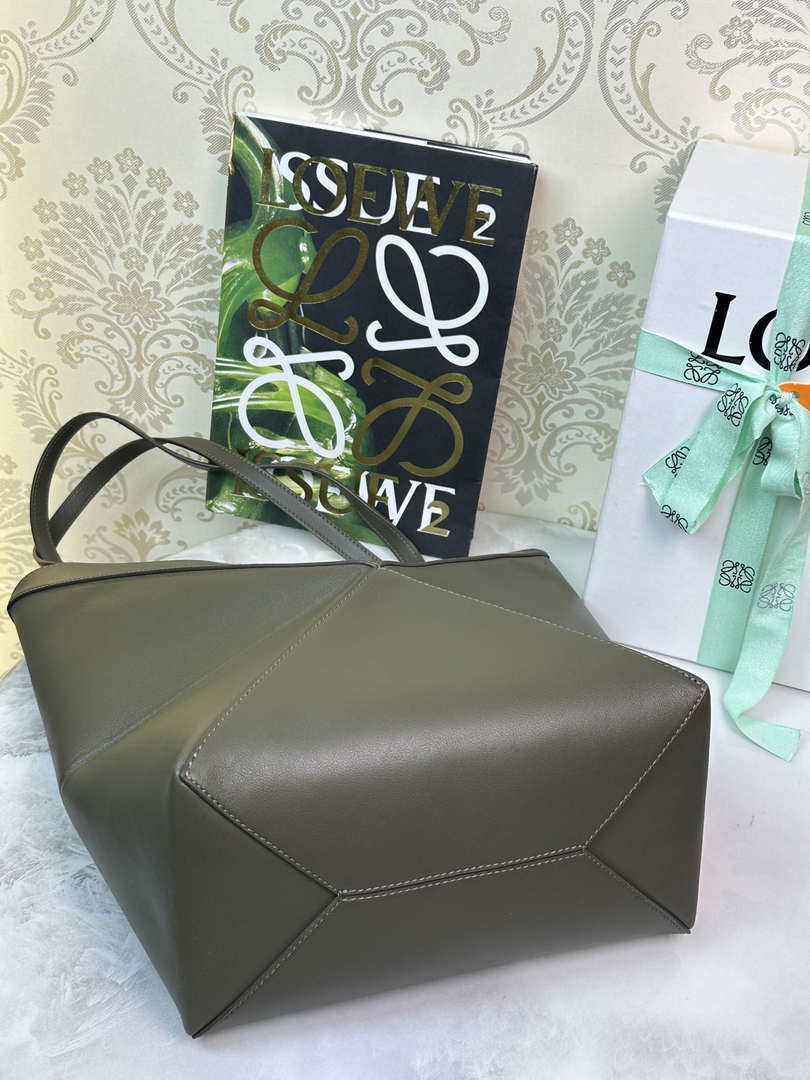 Loewe Medium Puzzle Fold tote in shiny calfskin A657G50X01 Dark Green
