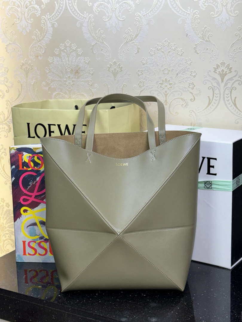 Loewe Medium Puzzle Fold tote in shiny calfskin A657G50X01 Green