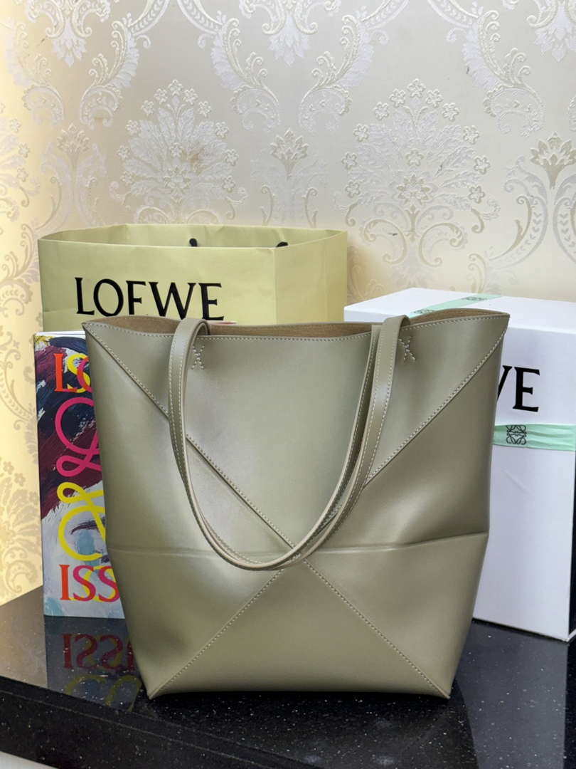 Loewe Medium Puzzle Fold tote in shiny calfskin A657G50X01 Green