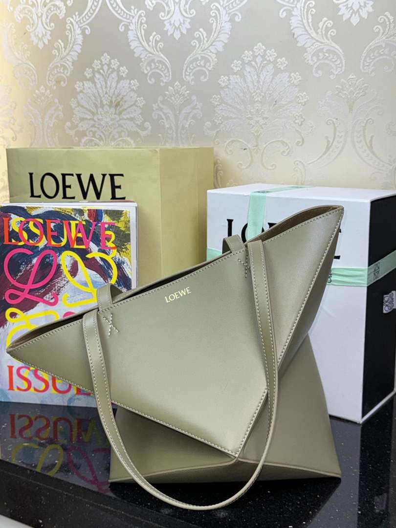 Loewe Medium Puzzle Fold tote in shiny calfskin A657G50X01 Green