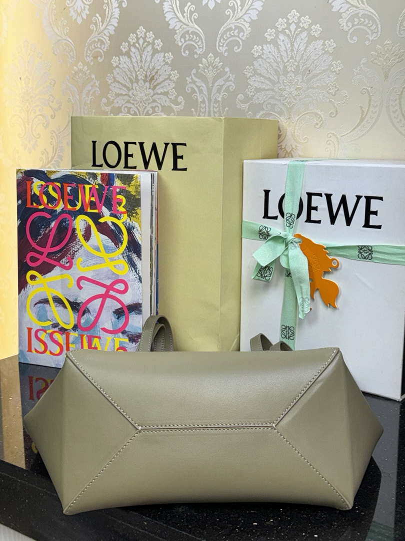 Loewe Medium Puzzle Fold tote in shiny calfskin A657G50X01 Green