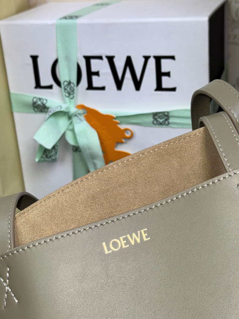 Loewe Medium Puzzle Fold tote in shiny calfskin A657G50X01 Green
