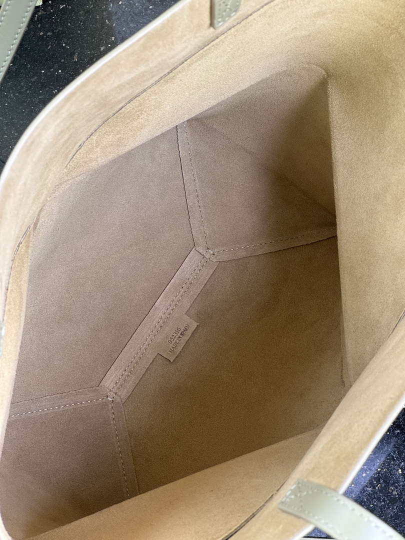 Loewe Medium Puzzle Fold tote in shiny calfskin A657G50X01 Green