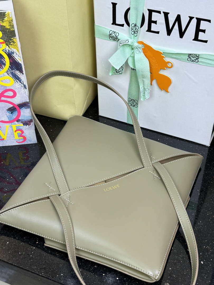 Loewe Medium Puzzle Fold tote in shiny calfskin A657G50X01 Green