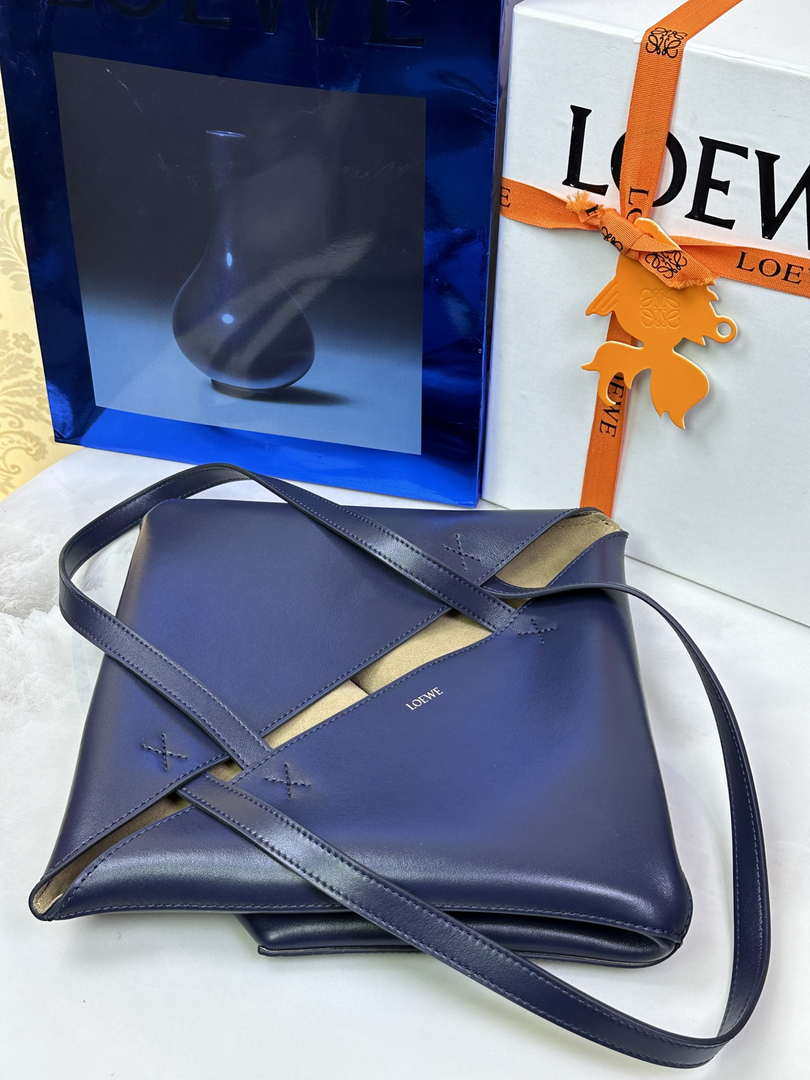 Loewe Medium Puzzle Fold tote in shiny calfskin A657G50X01 Navy Blue