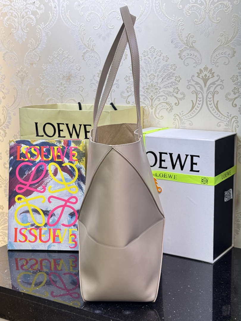 Loewe Medium Puzzle Fold tote in shiny calfskin A657G50X01 Nude Pink