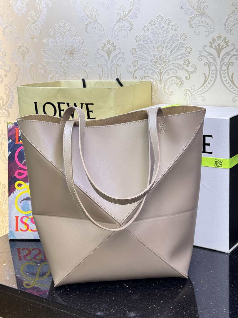 Loewe Medium Puzzle Fold tote in shiny calfskin A657G50X01 Nude Pink