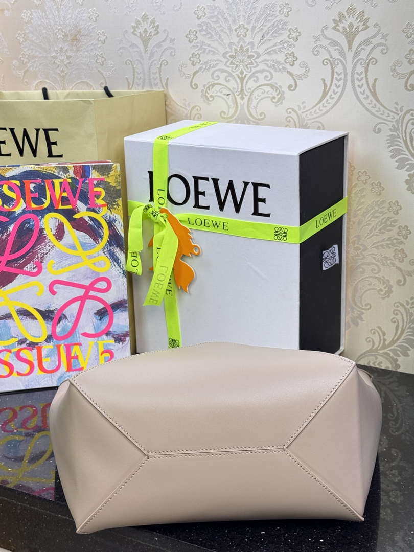Loewe Medium Puzzle Fold tote in shiny calfskin A657G50X01 Nude Pink