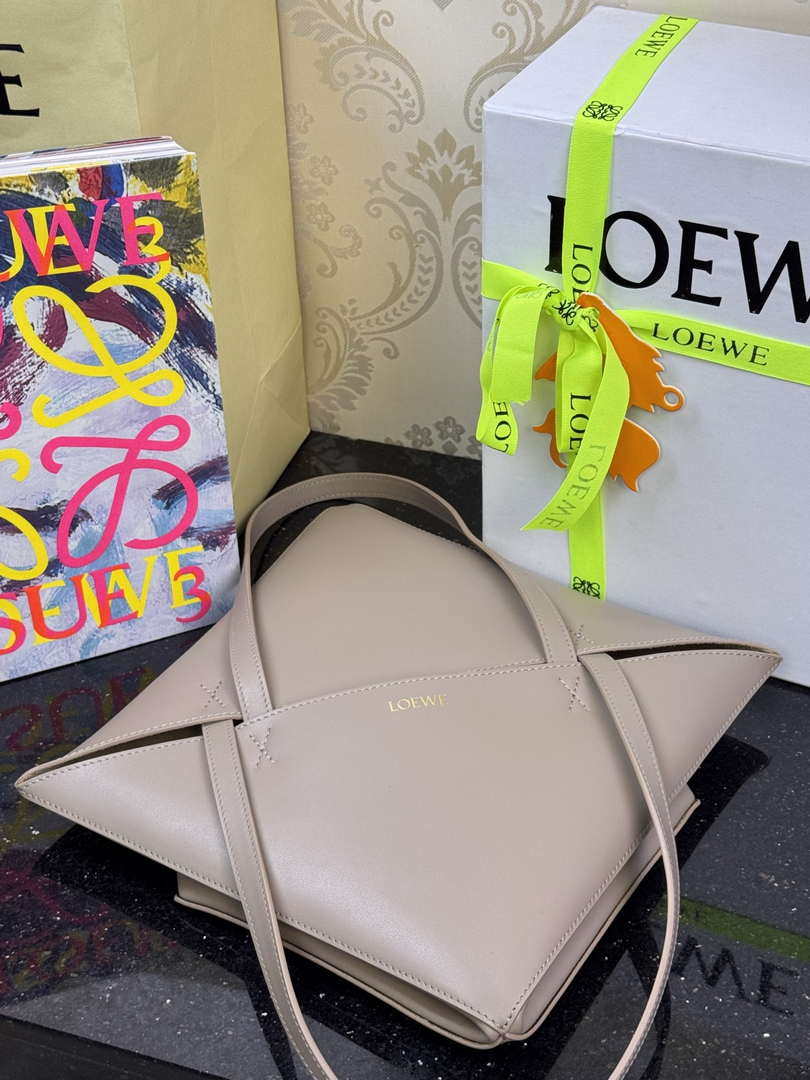 Loewe Medium Puzzle Fold tote in shiny calfskin A657G50X01 Nude Pink