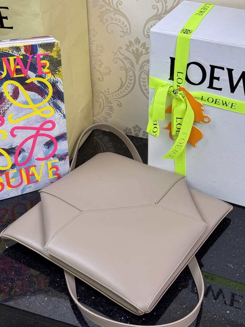 Loewe Medium Puzzle Fold tote in shiny calfskin A657G50X01 Nude Pink