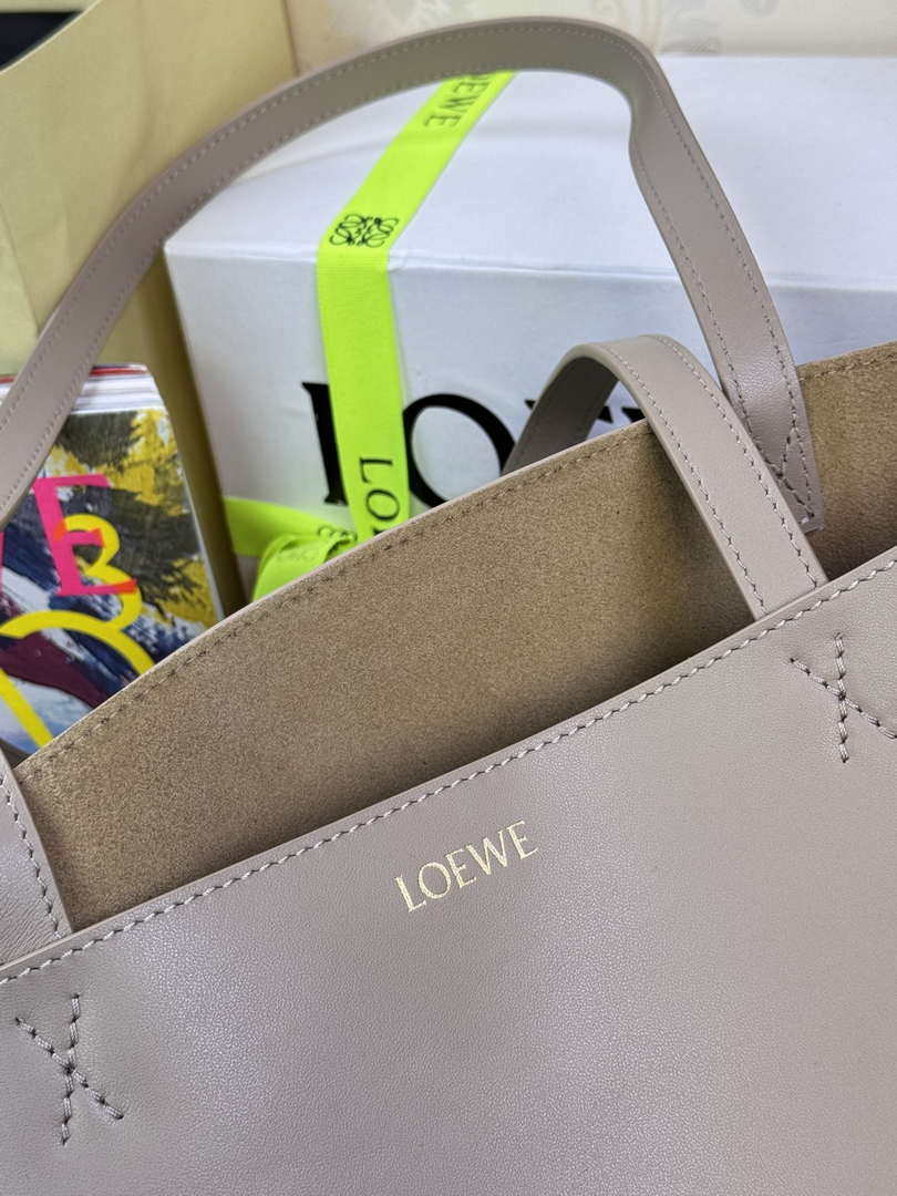 Loewe Medium Puzzle Fold tote in shiny calfskin A657G50X01 Nude Pink