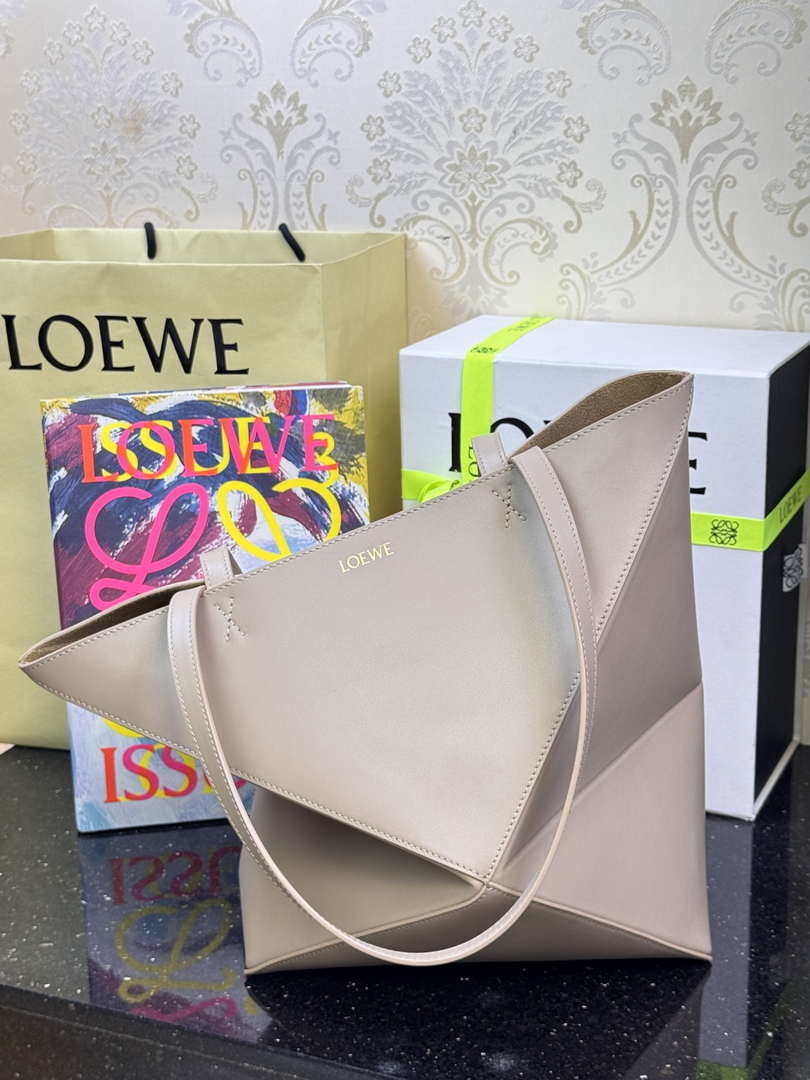 Loewe Medium Puzzle Fold tote in shiny calfskin A657G50X01 Nude Pink