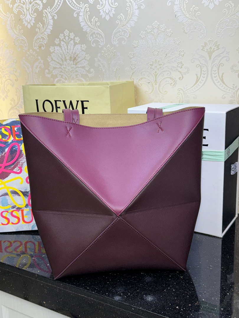 Loewe Medium Puzzle Fold tote in shiny calfskin A657G50X01 Wine Red