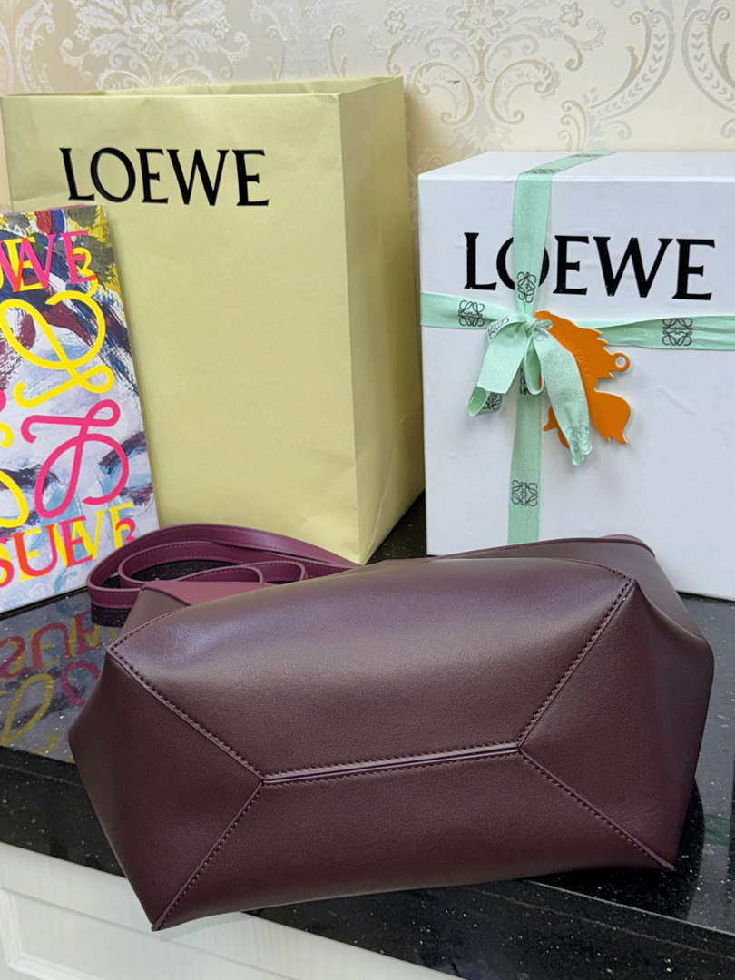 Loewe Medium Puzzle Fold tote in shiny calfskin A657G50X01 Wine Red