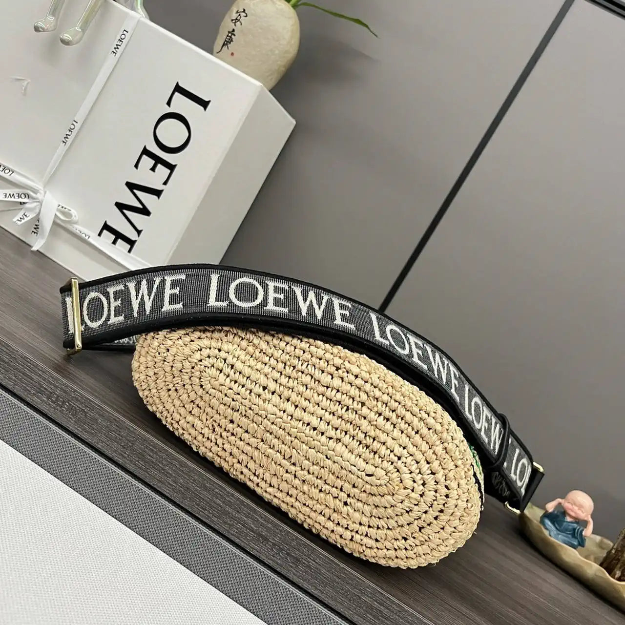 Loewe Slit pochette bag in raffia and calfskin 32824W10 Black