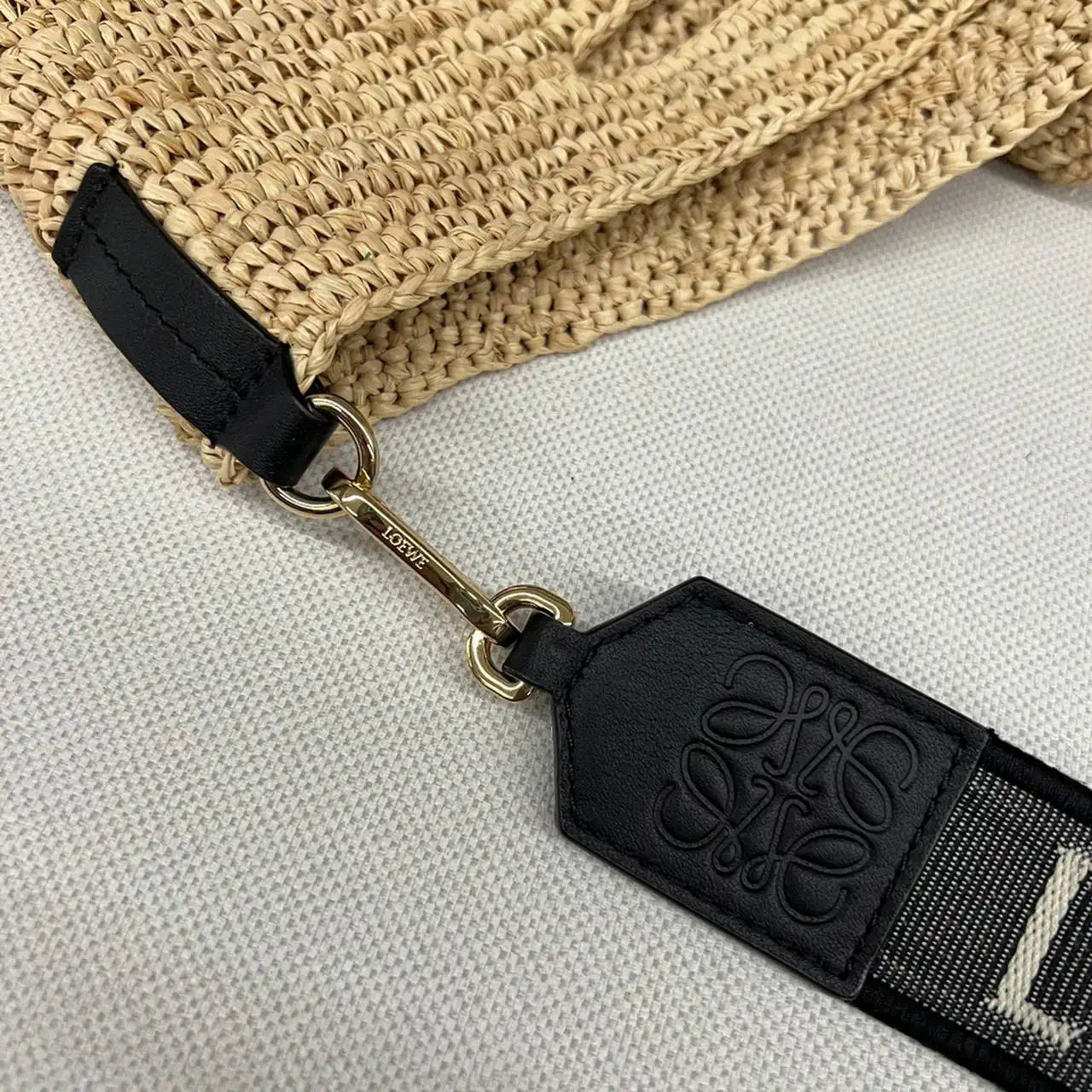 Loewe Slit pochette bag in raffia and calfskin 32824W10 Black
