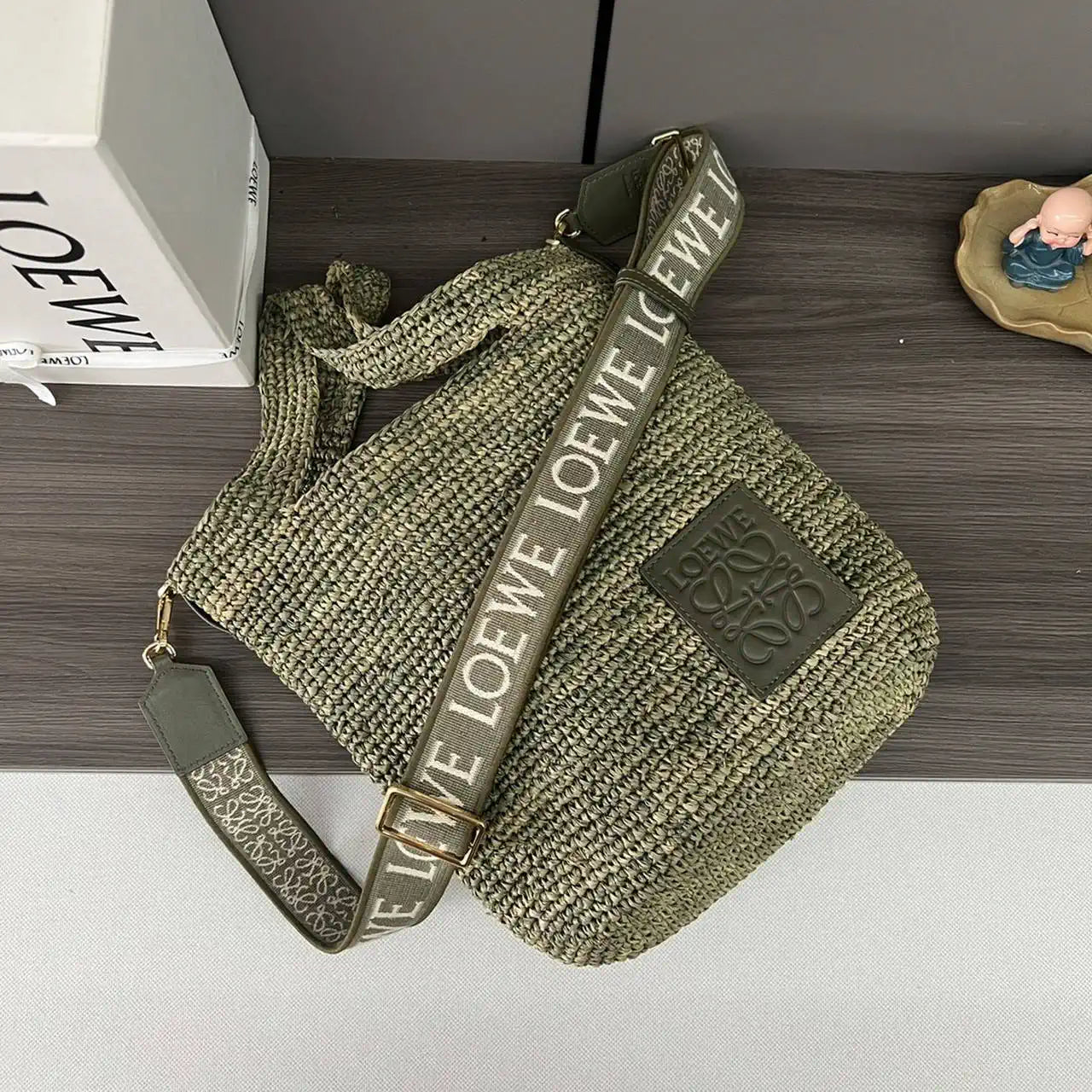 Loewe Slit pochette bag in raffia and calfskin 32824W10 Green