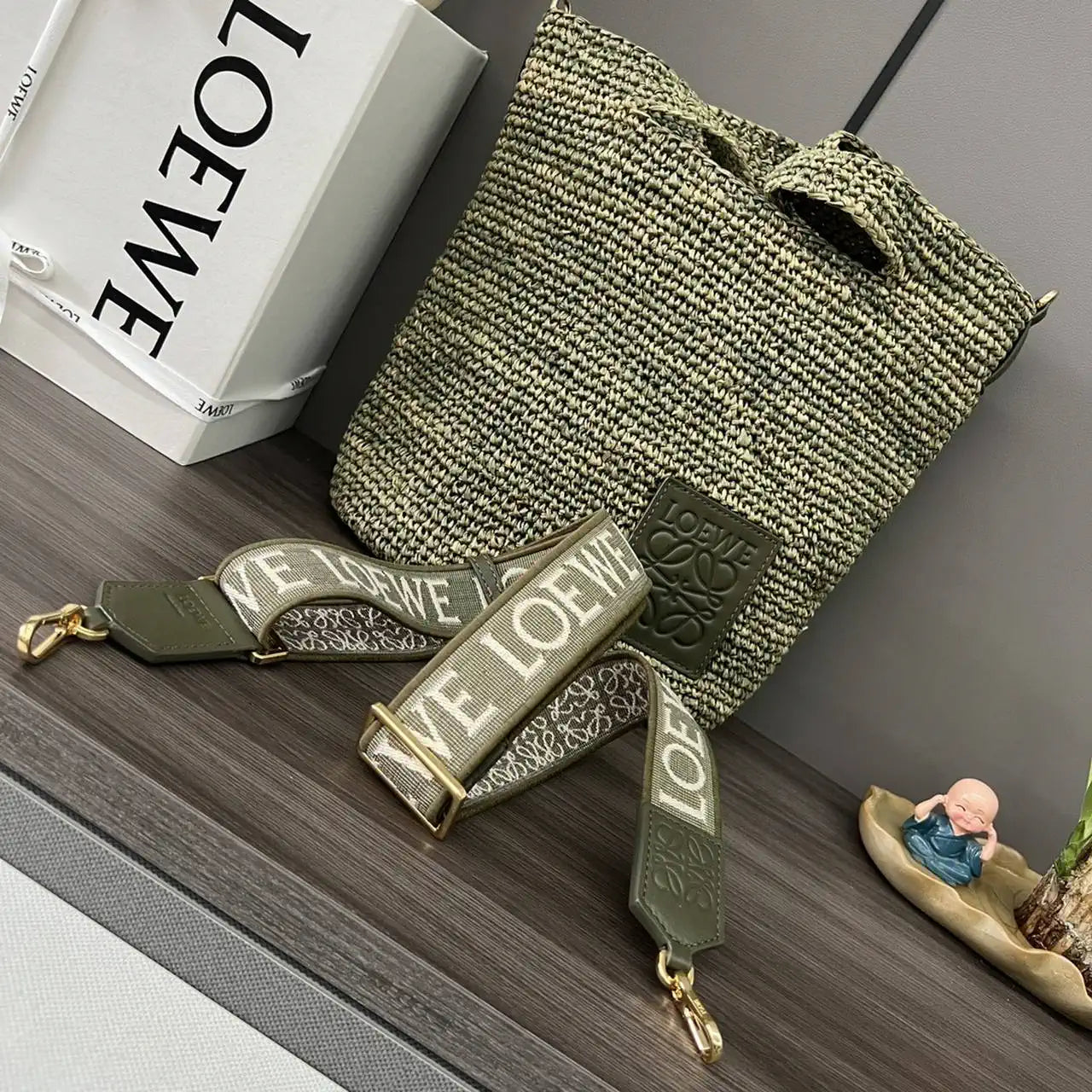 Loewe Slit pochette bag in raffia and calfskin 32824W10 Green